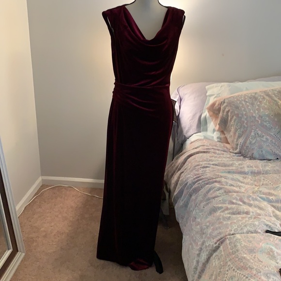 Gown -Velvet -gorgeous color - Picture 4 of 8